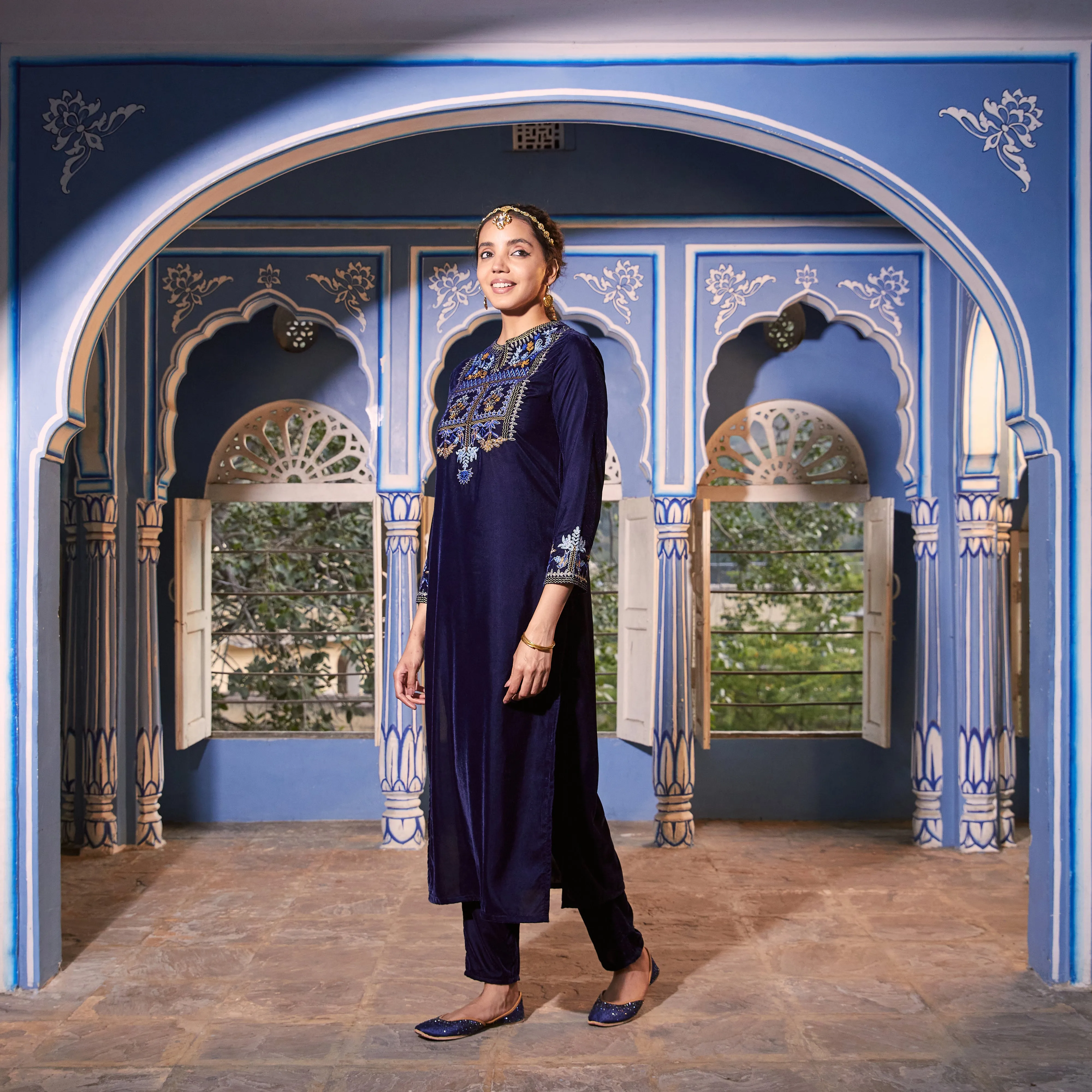 Blue Velvet High Slit Zari Embroidered Kurta