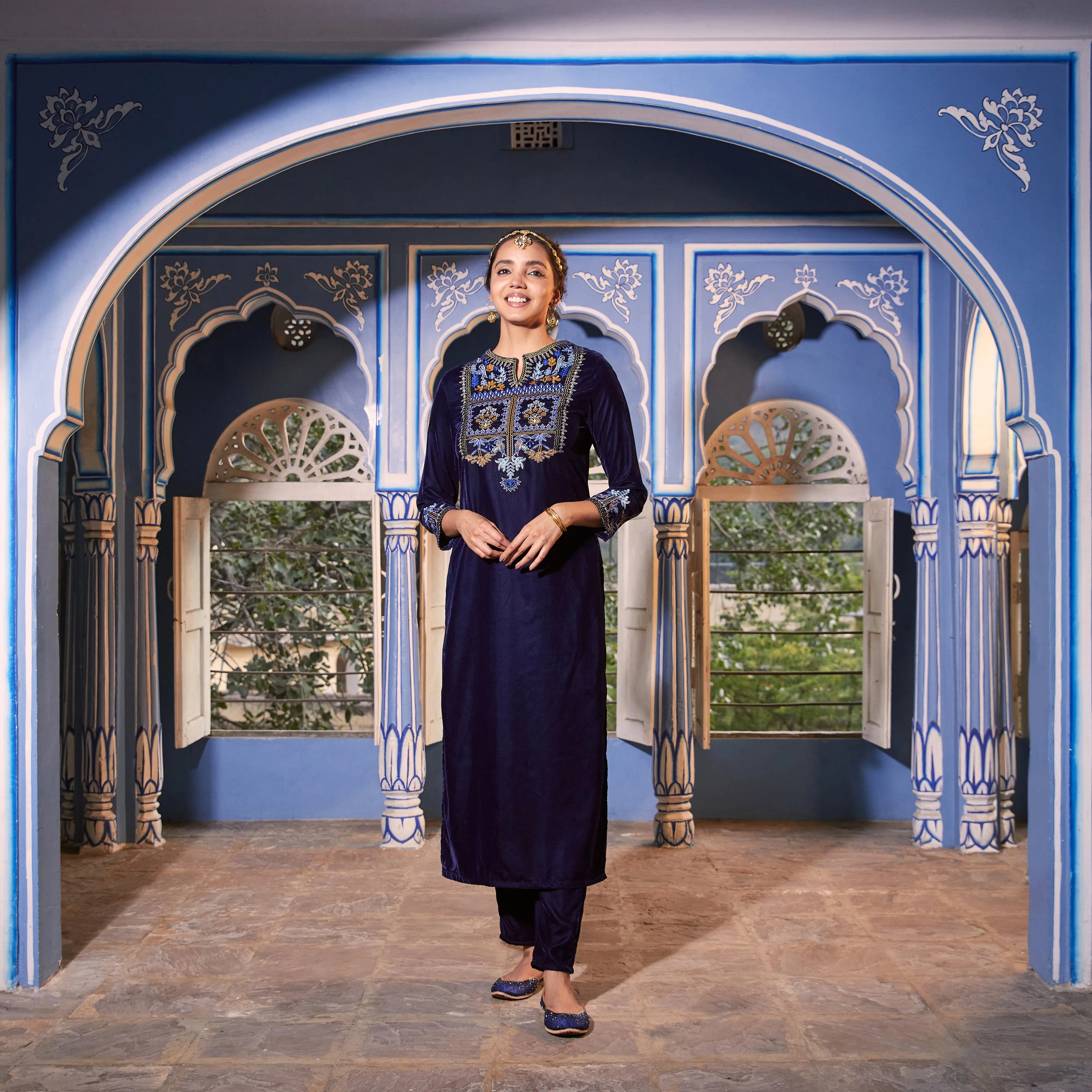 Blue Velvet High Slit Zari Embroidered Kurta