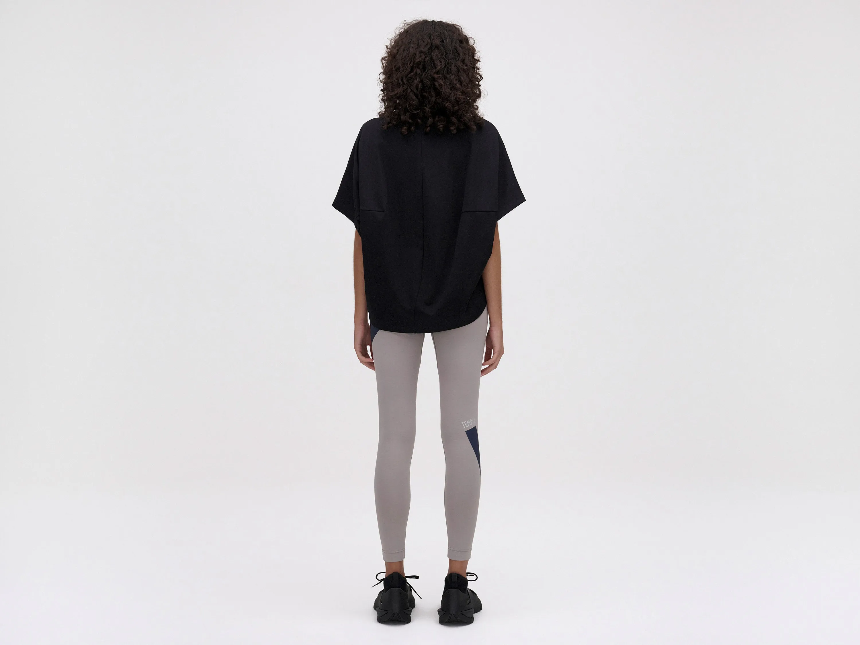CROPPED TEE - BLACK