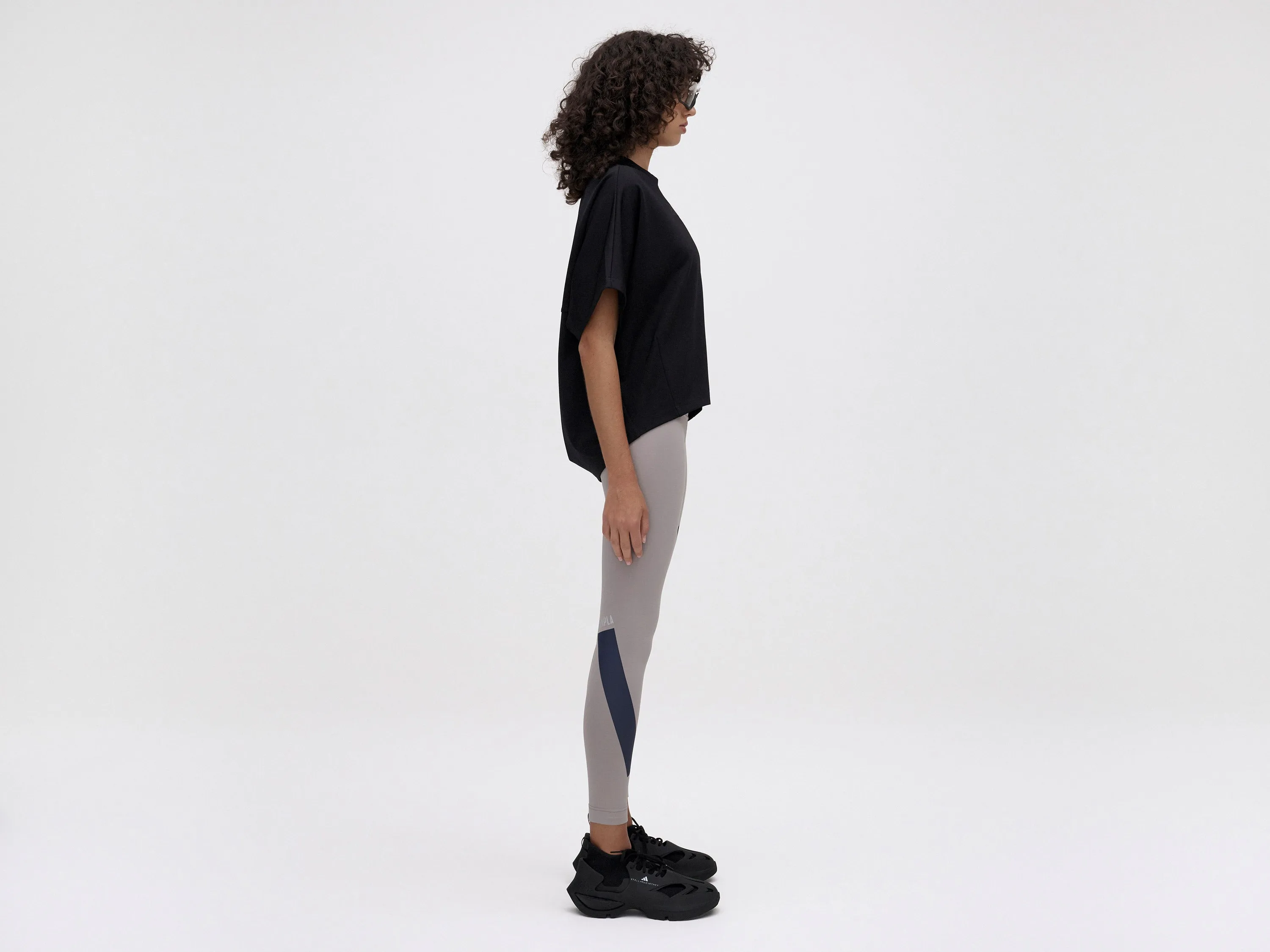CROPPED TEE - BLACK