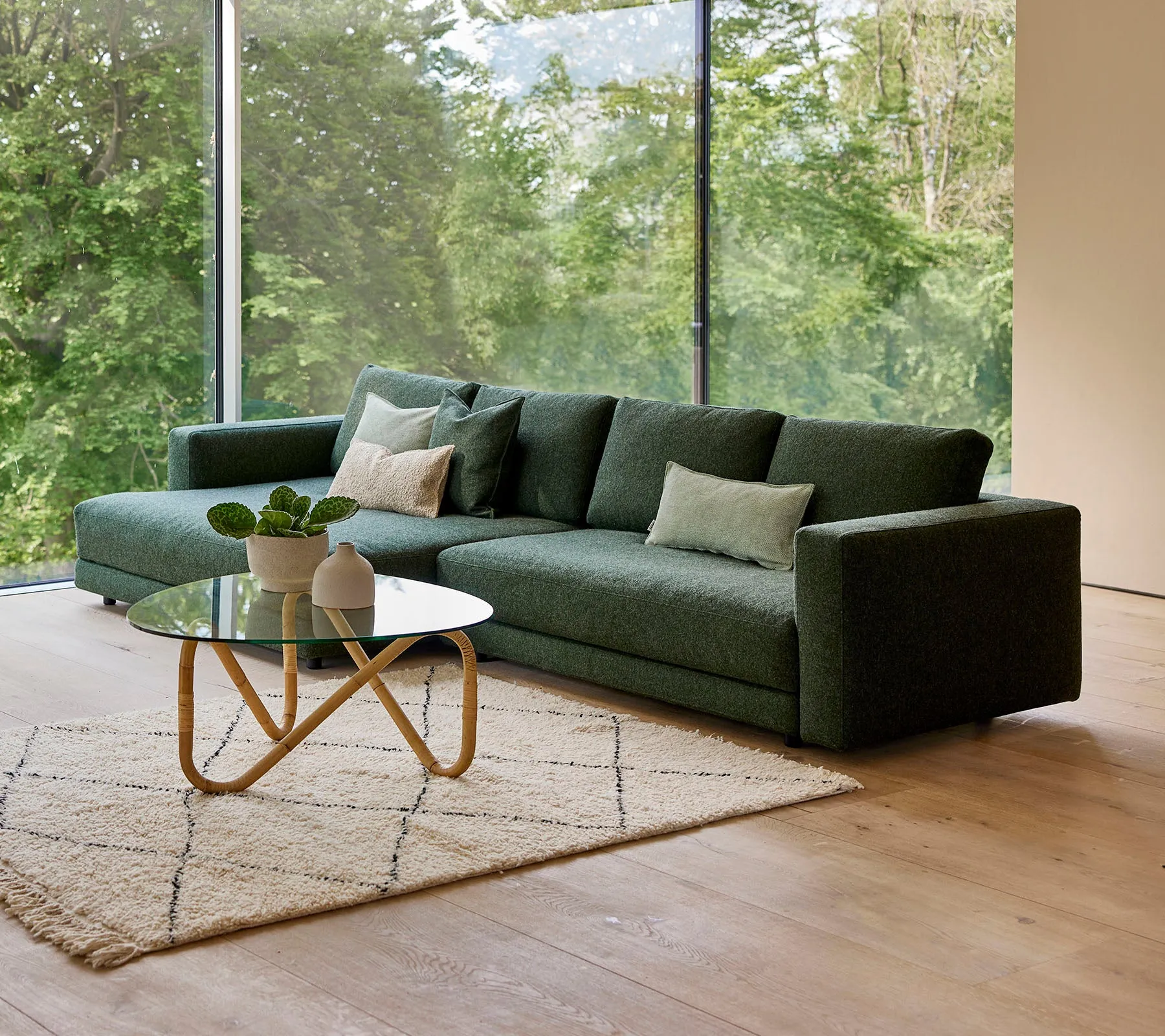 Scale 2-seater sofa left w/ double daybed, armrest & table (3)