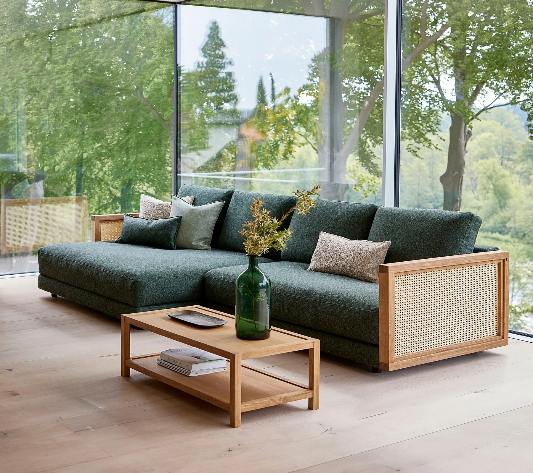 Scale 2-seater sofa left w/ double daybed, armrest & table (3)